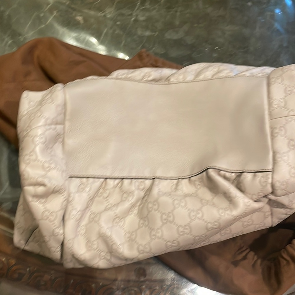 Gucci
Medium Signature Hysteria Tote - Picture 9 of 16